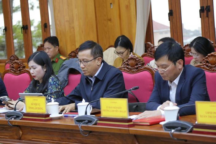 Đại biểu của các sở, ngành, đơn vị tham dự buổi làm việc