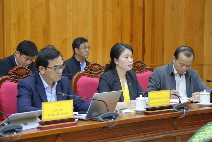 Đại biểu của các sở, ngành tham dự buổi làm việc