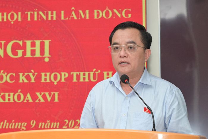 ĐBQH Huỳnh Ngọc Liêm, Phó Giám đốc Công an tỉnh trao đổi các kiến nghị thuộc thẩm quyền