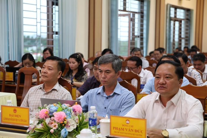 Lãnh đạo tỉnh và địa phương tham dự hội nghị