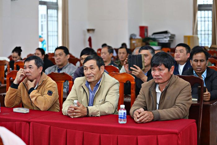 Cử tri xã D'Ran tham dự hội nghị