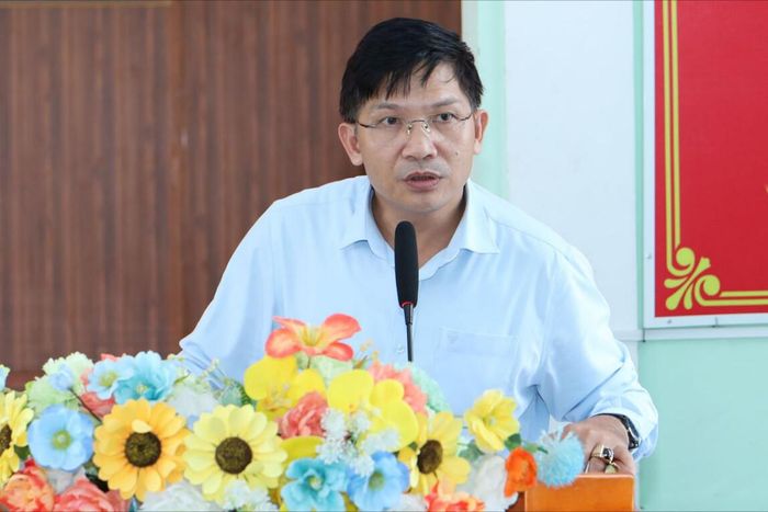 Phó Giám đốc Sở Giáo dục và Đào tạo tỉnh Lâm Đồng Lương Văn Hà trả lời kiến nghị của cử tri