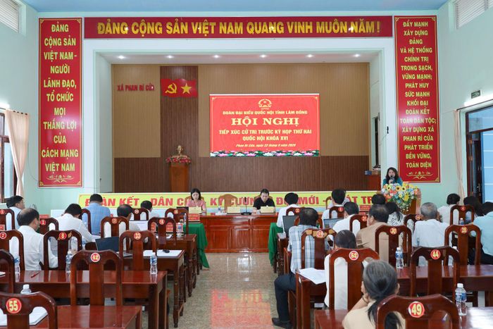 Quang cảnh buổi tiếp xúc
