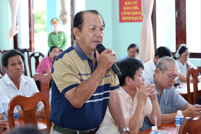 Ông Huỳnh Thông, cử tri xã Phan Rí Cửa kiến nghị về thu hút đầu tư tại buổi tiếp xúc
