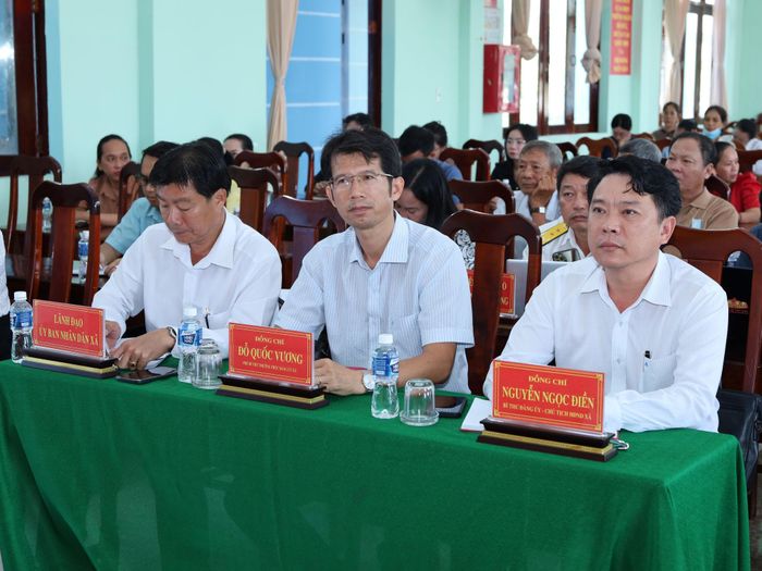 Lãnh đạo xã Phan Rí Cửa dự buổi tiếp xúc