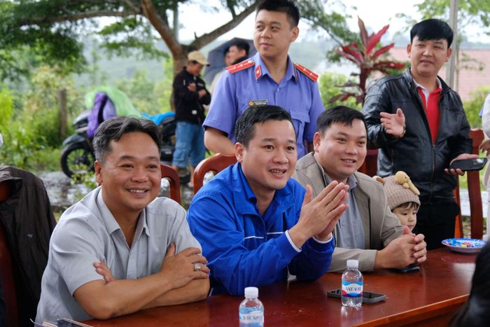 Lãnh đạo Đoàn thanh niên Các cơ quan Đảng tỉnh và lãnh đạo UBND xã Ninh Gia tham dự chương trình