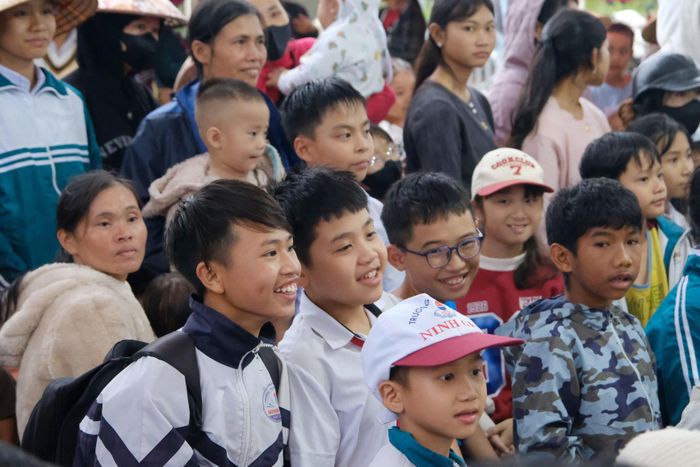 Niềm vui của các em học sinh