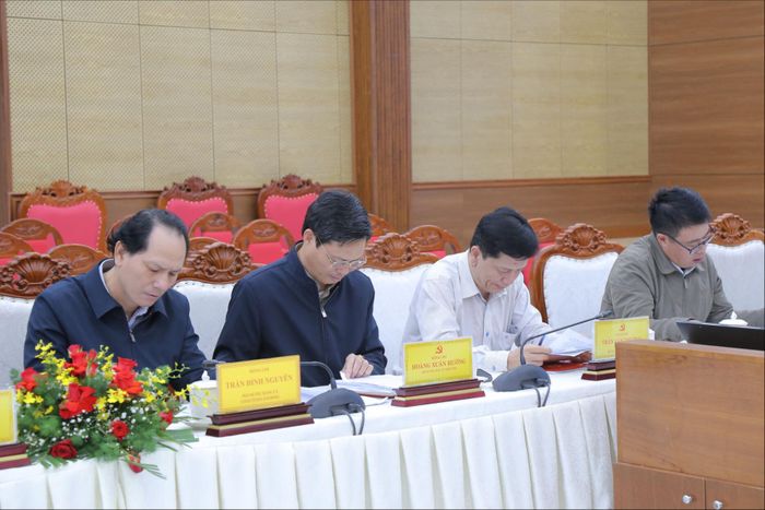 Các đồng chí trong Ban Chấp hành Đảng bộ UBND tỉnh Lâm Đồng tham dự hội nghị