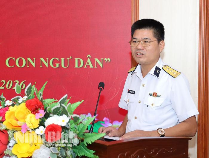 Lãnh đạo Lữ đoàn 131 Hải quân phát biểu tại hội nghị.