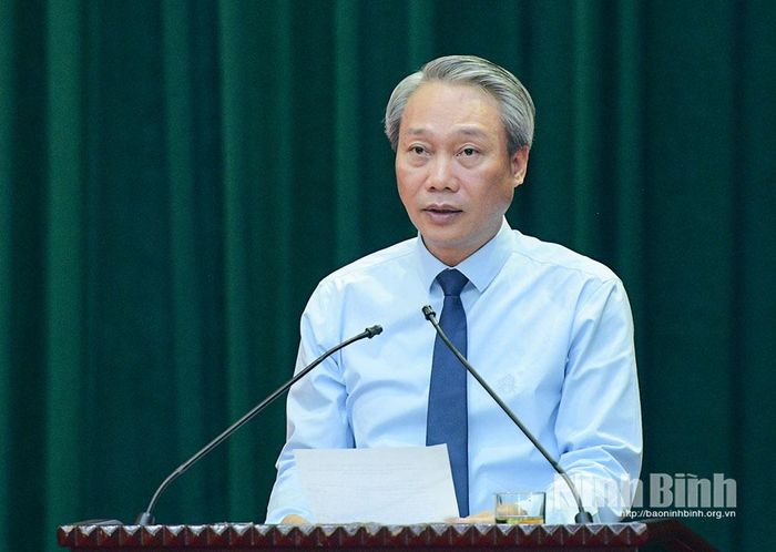 Đồng chí Phạm Văn Tam, Bí thư Đảng ủy, Chủ tịch HĐND xã phát biểu tại hội nghị.