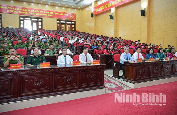 Các đại biểu dự hội nghị.