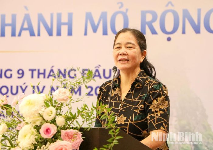 Bà Dương Thị Thanh, Chủ tịch Hiệp hội Du lịch tỉnh phát biểu tại hội nghị.