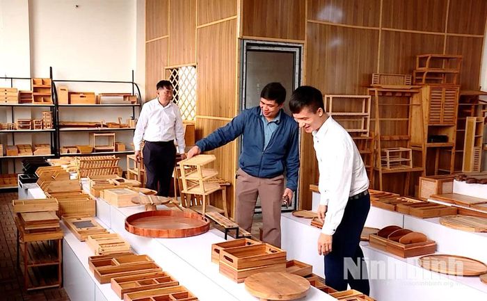 Trưng bày giới thiệu sản phẩm mây tre đan Ngọc Động.