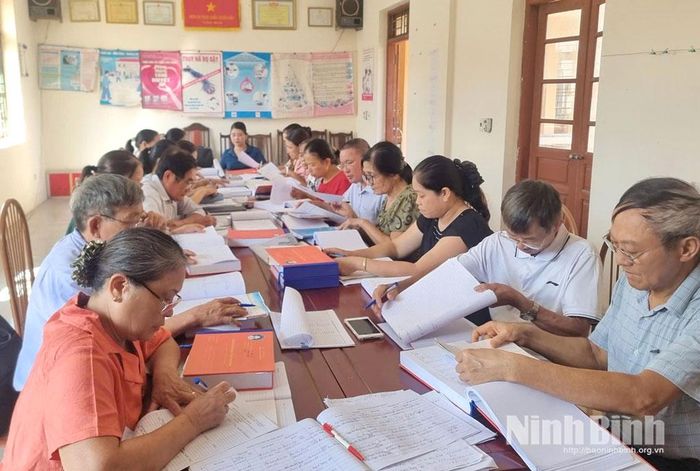 Trạm Y tế phường Phủ Lý tổ chức họp giao ban cộng tác viên dân số.