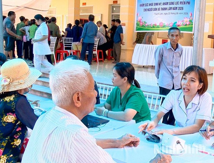 Công tác khám sức khỏe định kỳ, sàng lọc, phát hiện sớm bệnh tật cho người dân ngày càng được các địa phương trong tỉnh quan tâm, triển khai thực hiện.