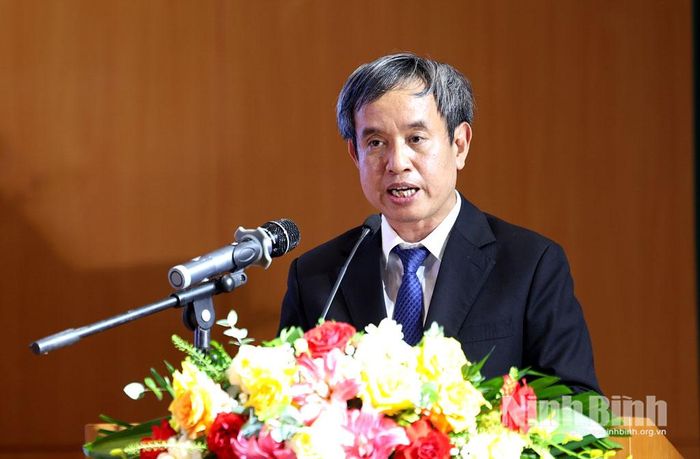 TS. Vũ Văn Trường, Bí thư Đảng ủy, Hiệu trưởng Trường Đại học Hoa Lư phát biểu tại chương trình.