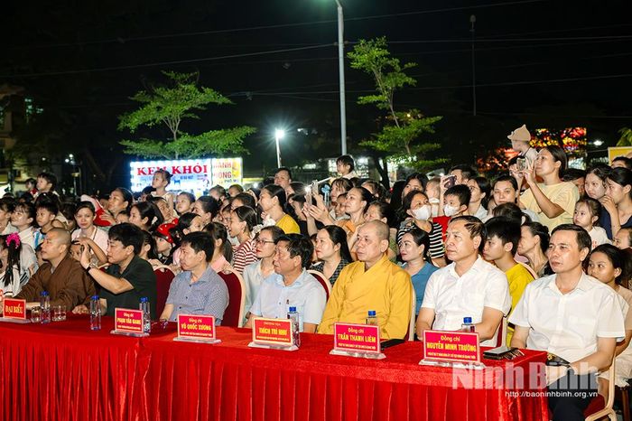 Các đại biểu dự chương trình. Ảnh: Ngọc Linh
