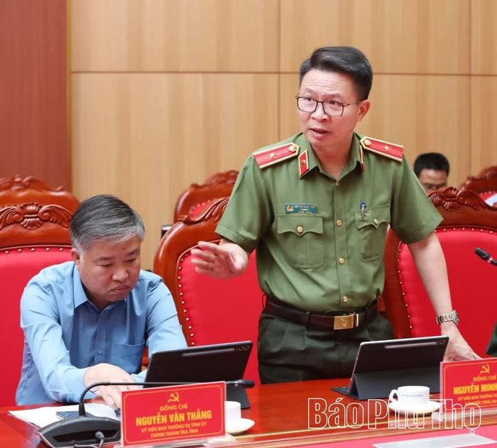 Đồng chí Thiếu tướng Nguyễn Minh Tuấn - Giám đốc Công an tỉnh cho ý kiến vào một số nội dung quan trọng.