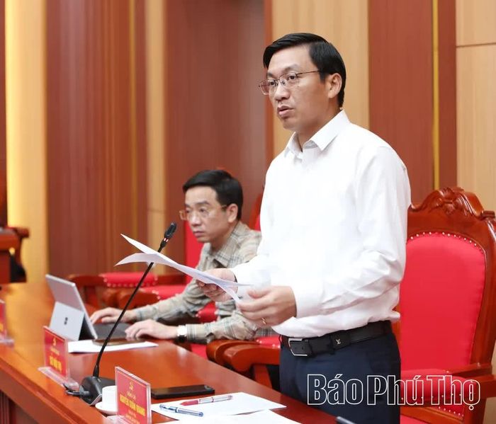 Giám đốc Sở Xây dựng Nguyễn Xuân Quang báo cáo chủ trương đầu tư dự án thuộc lĩnh vực xây dựng.
