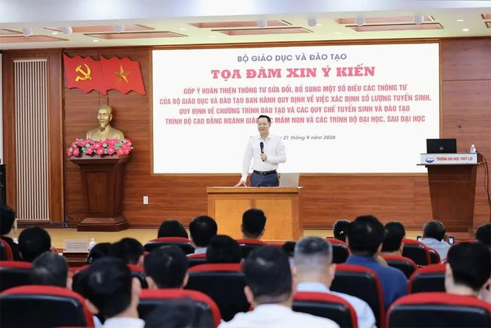 Vụ trưởng Vụ Giáo dục Đại học Nguyễn Tiến Thảo kết luận Tọa đàm.