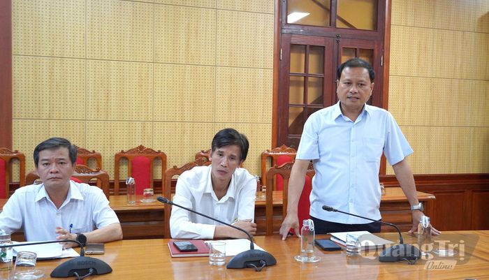 Đại diện lãnh đạo Chi cục Thủy lợi và Phòng, chống thiên tai báo cáo tình hình - Ảnh: C.H