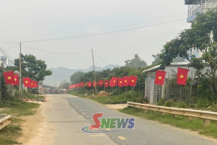 Đường cờ Tổ quốc bản Nà Cần.