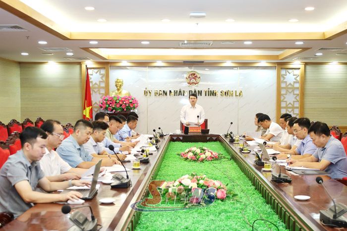 Cuộc làm việc về xem xét, tháo gỡ khó khăn, vướng mắc trong triển khai công trình nhà văn hóa bản Hin Phá, xã Chiềng Hoa.