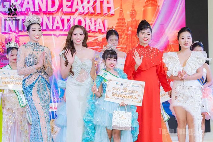Nguyễn Ngọc Gia Hân đạt giải Nhất cuộc thi hoa hậu Mis teen Grand Earth International tại Thái Lan.