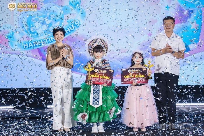 Ban tổ chức trao giải Nhất cho em Nguyễn Ngọc Gia Hân tại cuộc thi Tìm kiếm Gương mặt MC nhí truyền hình năm 2026.