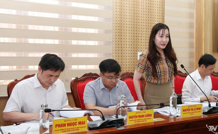 Thành viên Đoàn công tác trao đổi tại buổi làm việc.