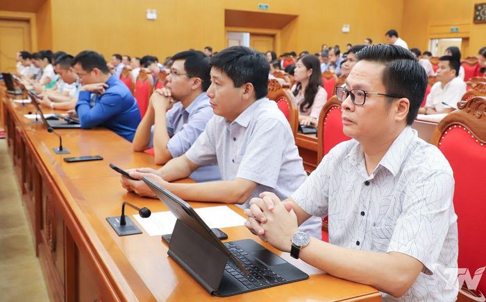 Đại biểu các sở, ngành, đơn vị tham dự Hội nghị.