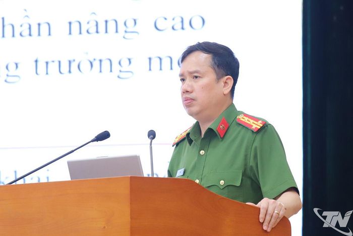 Lãnh đạo Trung tâm Dữ liệu quốc gia truyền đạt kiến thức tại Hội nghị.