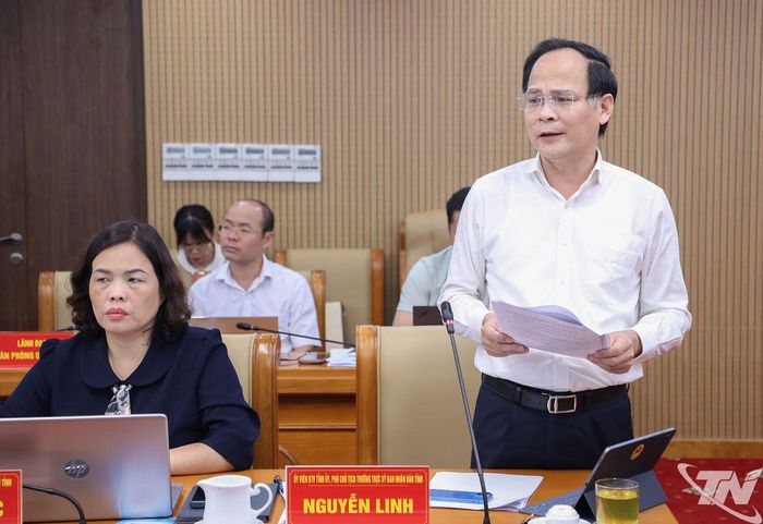 Đồng chí Nguyễn Linh, Ủy viên Ban Thường vụ Tỉnh ủy, Phó Chủ tịch Thường trực UBND tỉnh phát biểu tại Hội nghị.