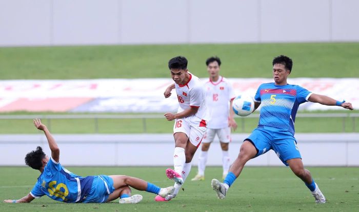 U23 Việt Nam không nên chơi co cụm, chịu trận trước U23 Uzbekistan. Ảnh: Mai Hưng