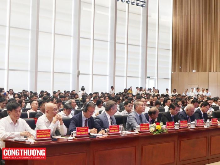 Các đại biểu tham dự Diễn đàn