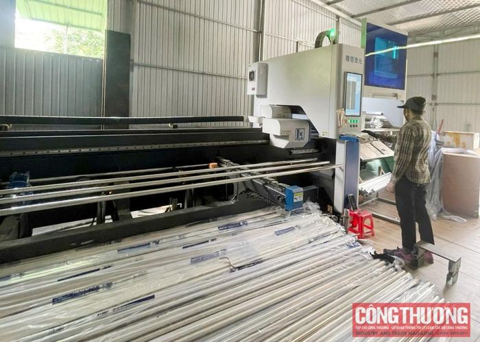 Việc đầu tư máy cắt ống laser từ nguồn kinh phí khuyến công quốc gia đã giúp Công ty Đầu tư phát triển Hoàng Minh Hưng nâng cao chất lượng và tính thẩm mỹ của sản phẩm, chủ động tiến độ giao hàng và tăng sức cạnh tranh trên thị trường miền Trung