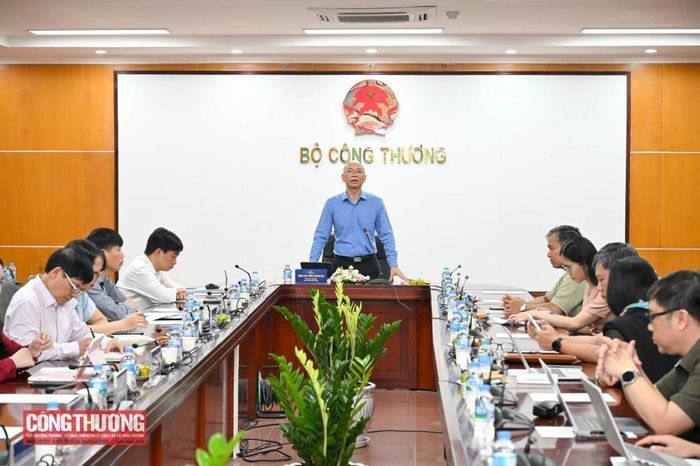 Hội nghị trao đổi giải pháp giảm chi phí logistics nhằm thúc đẩy xuất khẩu được tổ chức theo hình thức trực tiếp kết hợp trực tuyến