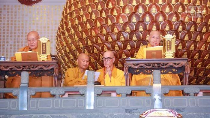 Giới tử Thích Thông Trung chí thành thọ lãnh giới pháp