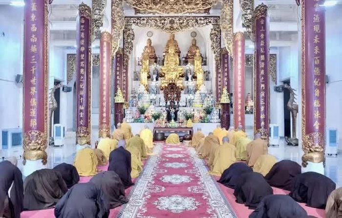 Khóa lễ Tam bảo