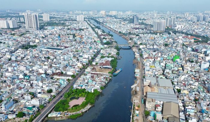 Bờ Bắc kênh Đôi đang được triển khai chỉnh trang.