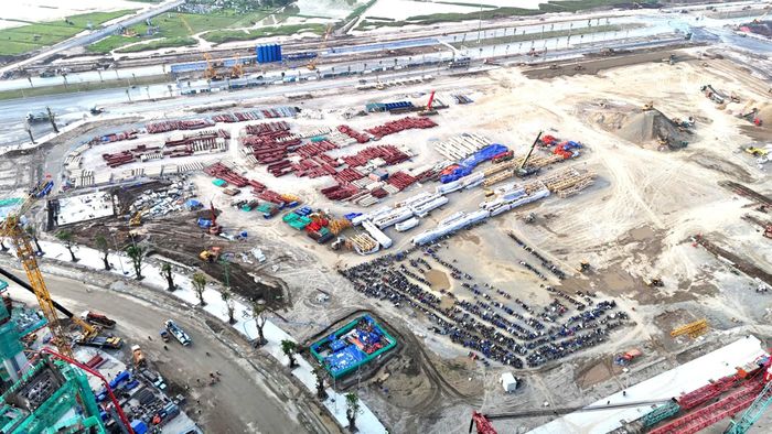 Mặt cắt ngang lên tới 120m, tuyến đường có quy mô đặc biệt lớn, tương đương bề rộng của đại lộ Thăng Long và gần gấp 3 lần chiều rộng 45m của đường băng 11L/29R tại sân bay Nội Bài. Quy mô này cho thấy vai trò của tuyến trong mạng lưới giao thông được quy hoạch cho khu vực phía Nam Thủ đô.