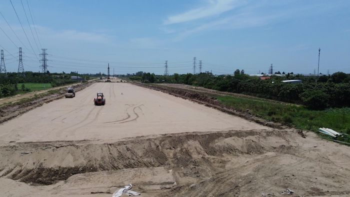 Thi công dự án cao tốc Mỹ An - Cao Lãnh giai đoạn 1. Ảnh: Vĩnh Phú.