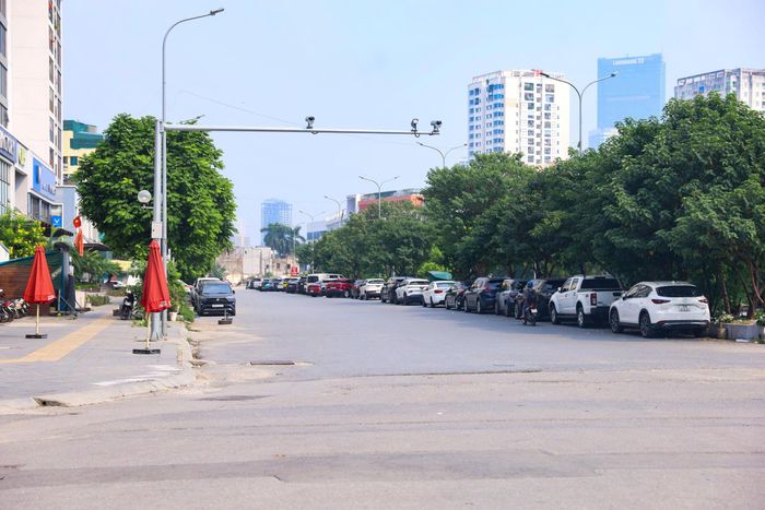 Bà Nguyễn Thị Hiền, Trưởng phòng Kinh tế, Hạ tầng và Đô thị phường Mỹ Đình (TP Hà Nội) cho biết, phường đang tập trung lực lượng, đẩy nhanh các phần việc liên quan nhằm hoàn thành công tác giải phóng mặt bằng, bàn giao mặt bằng sạch cho đơn vị thi công theo kế hoạch, đặt mục tiêu hoàn thành toàn bộ công tác giải phóng mặt bằng trước ngày 30/9/2026.