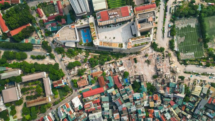 Hàng ngày người dân gặp nhiều khó khăn khi di chuyển do tuyến đường chưa thể nối thông.