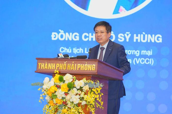 Ông Hồ Sỹ Hùng, Chủ tịch Liên đoàn Thương mại và Công nghiệp Việt Nam phát biểu khai mạc Diễn đàn.