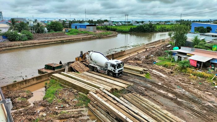 Ông Nguyễn Minh Đức, Giám đốc Ban Quản lý dự án công trình Nông nghiệp tỉnh Cà Mau cho biết, Ban đang đôn đốc các đơn vị thi công tập trung tối đa nguồn lực, bảo đảm tiến độ và chất lượng kỹ thuật, sớm hoàn thành đưa công trình vào khai thác.