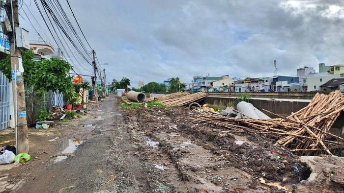 Ông Lê Việt Xô, Chủ tịch UBND phường Bạc Liêu (tỉnh Cà Mau) cho biết, hiện nay, địa phương đã bàn giao 100% mặt bằng sạch và đang phối hợp cùng chủ đầu tư đôn đốc các nhà thầu tập trung tối đa nguồn lực để đẩy nhanh tiến độ hoàn thành dự án càng sớm càng tốt.