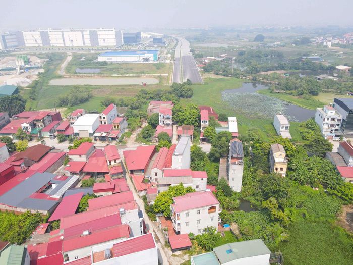 Thiếu mặt bằng khiến dự án đường kết nối các khu công nghiệp thành phố Bắc Ninh trị giá gần 1.500 tỷ đồng chưa thể về đích đúng hẹn.