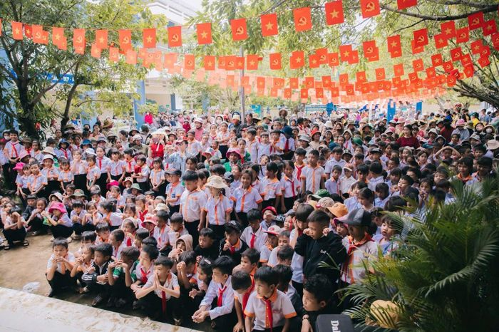 Đông đảo học sinh vùng cao tham gia chương trình vui Tết Trung thu với nhiều hoạt động dành cho thiếu nhi. (Ảnh:CAKH)