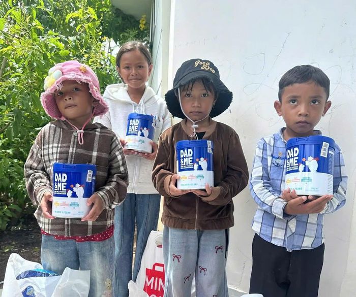 Những phần quà thiết thực được trao đến trẻ em vùng đồng bào dân tộc thiểu số, góp thêm niềm vui trong dịp Tết Trung thu. (Ảnh:CAKH)